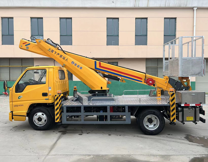 高空作業(yè)車